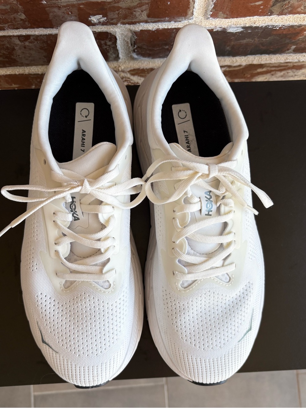 Hoka Arahi 7 Running Shoes White Sneakers Size 9 2E (Wide) - Picture 14 of 14